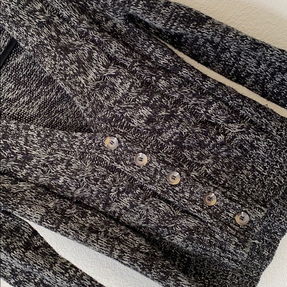 Button down sweater - Picture 3 of 6